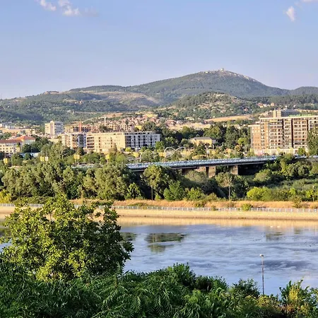 Riverside Panorama Apartment *
